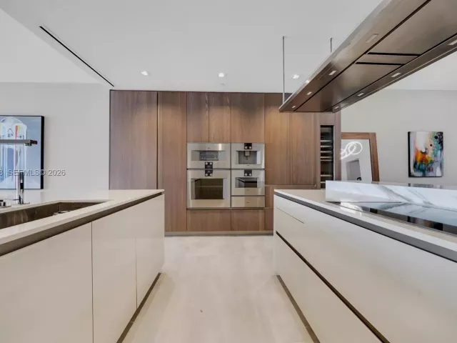 3-bedroom condo for sale in Sunny Isles Beach - 18501 Collins Ave 2502 - MondialRealty