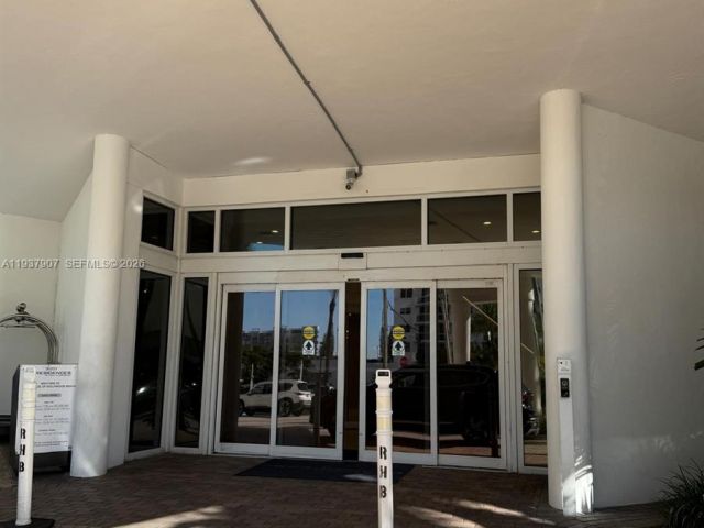1-bedroom condo for sale in Hollywood - 3001 S Ocean Dr 107 - MondialRealty