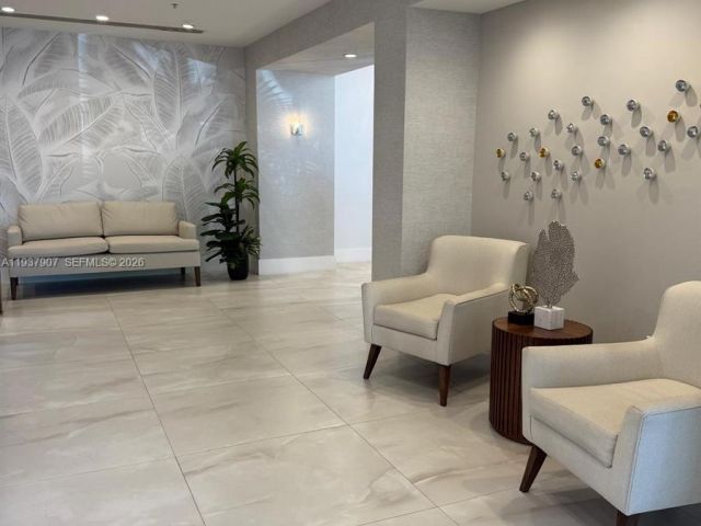 1-bedroom condo for sale in Hollywood - 3001 S Ocean Dr 107 - MondialRealty