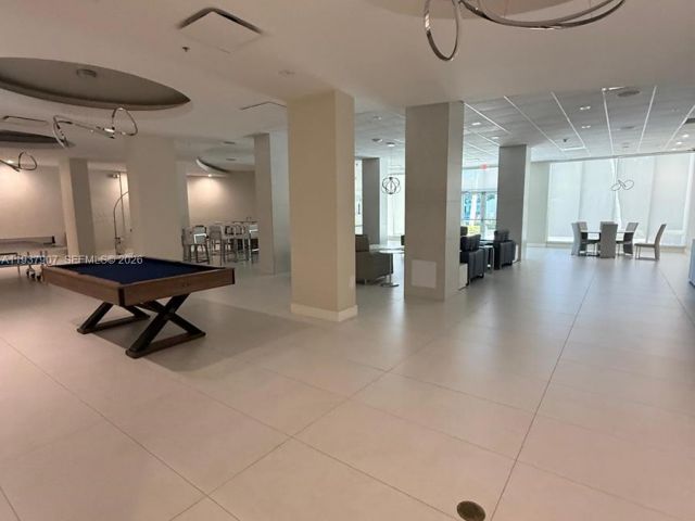 1-bedroom condo for sale in Hollywood - 3001 S Ocean Dr 107 - MondialRealty