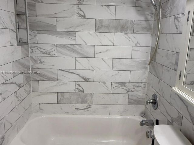 1-bedroom condo for sale in Hollywood - 3001 S Ocean Dr 107 - MondialRealty