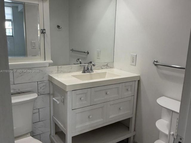 1-bedroom condo for sale in Hollywood - 3001 S Ocean Dr 107 - MondialRealty