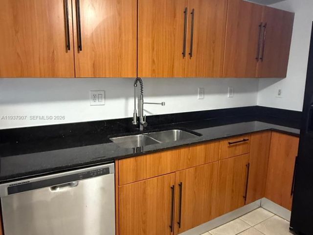 1-bedroom condo for sale in Hollywood - 3001 S Ocean Dr 107 - MondialRealty