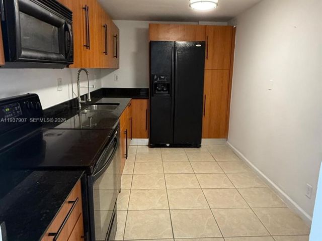 1-bedroom condo for sale in Hollywood - 3001 S Ocean Dr 107 - MondialRealty
