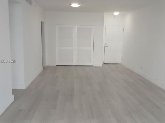1-bedroom condo for sale in Hollywood - 3001 S Ocean Dr 107 - MondialRealty