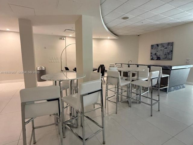 1-bedroom condo for sale in Hollywood - 3001 S Ocean Dr 107 - MondialRealty