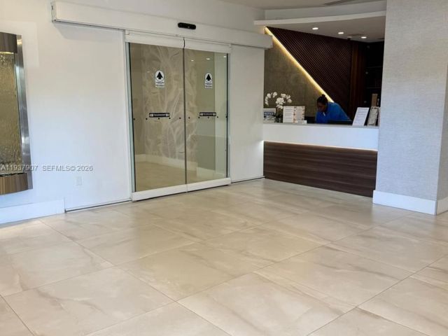 1-bedroom condo for sale in Hollywood - 3001 S Ocean Dr 107 - MondialRealty