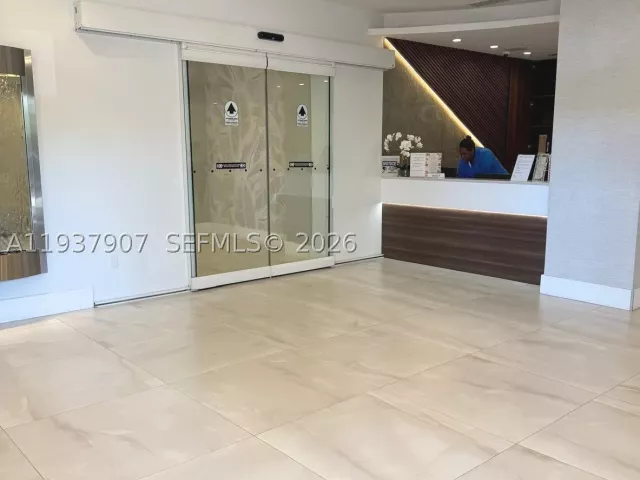 1-bedroom condo for sale in Hollywood - 3001 S Ocean Dr 107 - MondialRealty