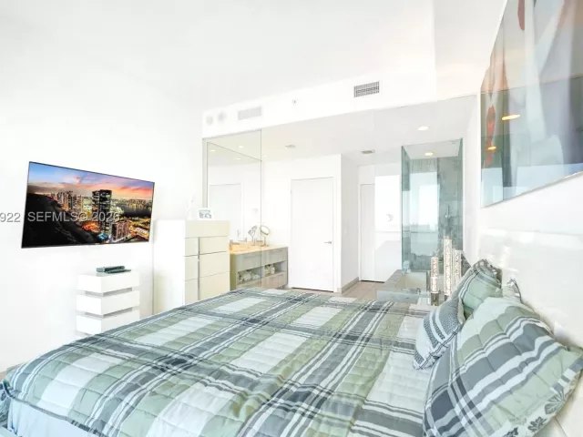 2-bedroom condo for sale in Miami - 480 NE 31st St 1705 - MondialRealty