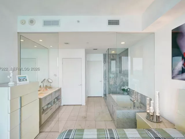 2-bedroom condo for sale in Miami - 480 NE 31st St 1705 - MondialRealty