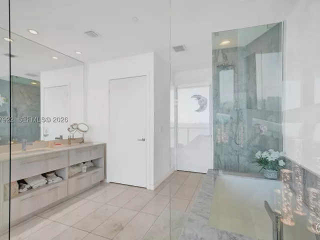 2-bedroom condo for sale in Miami - 480 NE 31st St 1705 - MondialRealty