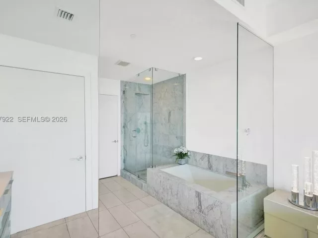 2-bedroom condo for sale in Miami - 480 NE 31st St 1705 - MondialRealty