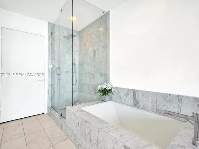 2-bedroom condo for sale in Miami - 480 NE 31st St 1705 - MondialRealty