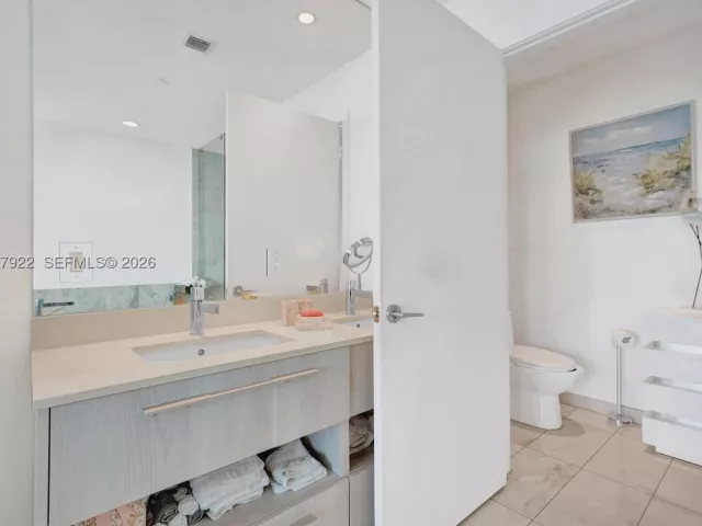 2-bedroom condo for sale in Miami - 480 NE 31st St 1705 - MondialRealty