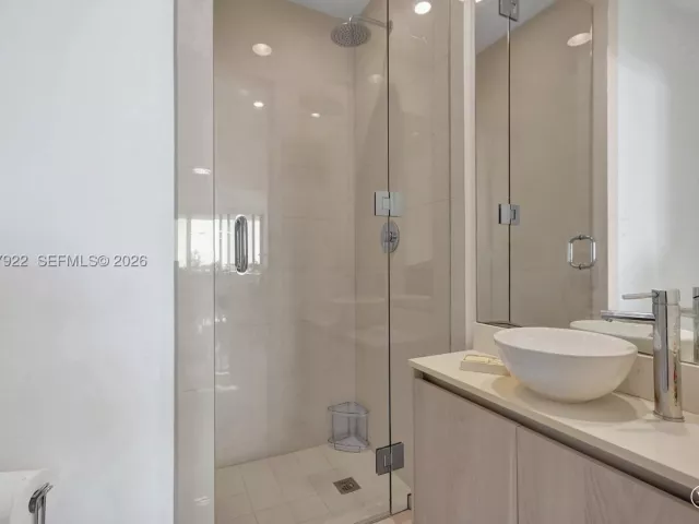 2-bedroom condo for sale in Miami - 480 NE 31st St 1705 - MondialRealty
