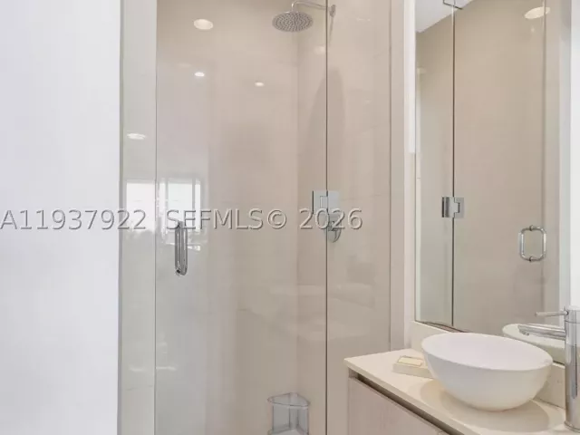 2-bedroom condo for sale in Miami - 480 NE 31st St 1705 - MondialRealty