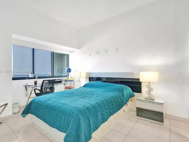 2-bedroom condo for sale in Miami - 480 NE 31st St 1705 - MondialRealty