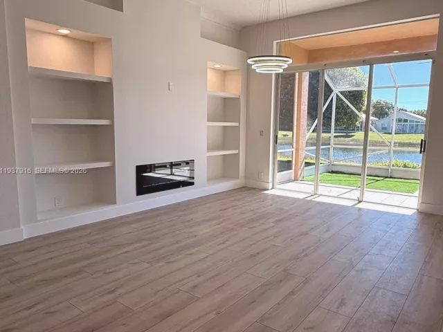 3-bedroom home for sale in Delray Beach - 6532 Via Vicenza - MondialRealty