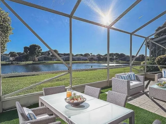 3-bedroom home for sale in Delray Beach - 6532 Via Vicenza - MondialRealty