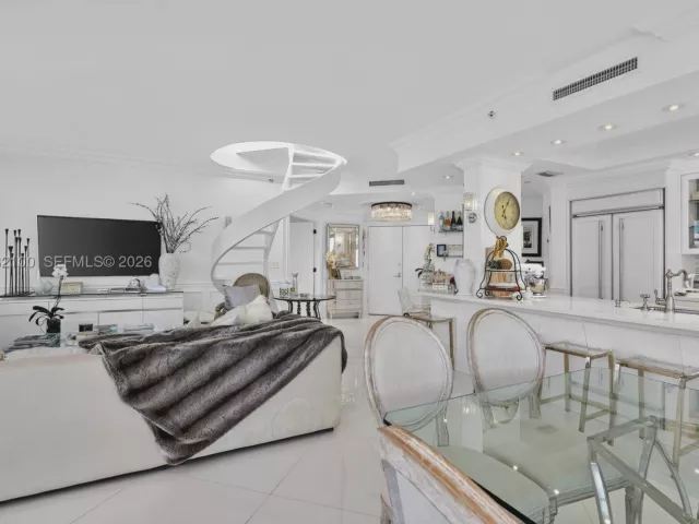 3-bedroom condo for sale in Aventura - 1000 Island Blvd PH9 - MondialRealty