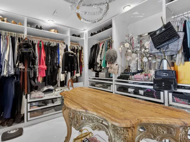 3-bedroom condo for sale in Aventura - 1000 Island Blvd PH9 - MondialRealty