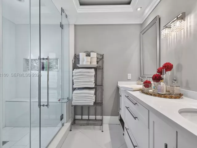3-bedroom condo for sale in Aventura - 1000 Island Blvd PH9 - MondialRealty