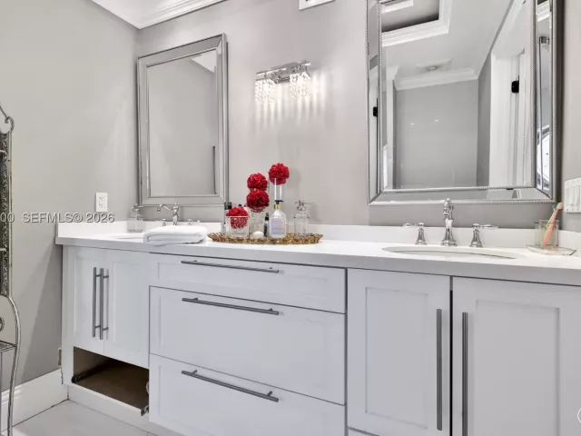 3-bedroom condo for sale in Aventura - 1000 Island Blvd PH9 - MondialRealty