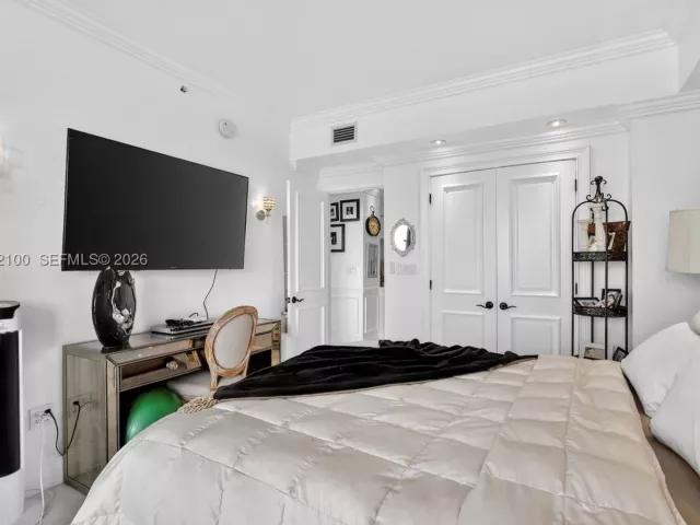 3-bedroom condo for sale in Aventura - 1000 Island Blvd PH9 - MondialRealty