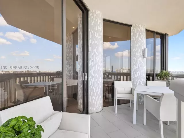 3-bedroom condo for sale in Aventura - 1000 Island Blvd PH9 - MondialRealty
