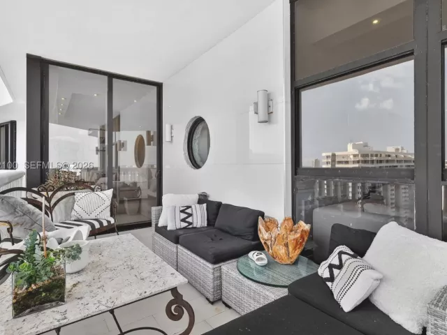 3-bedroom condo for sale in Aventura - 1000 Island Blvd PH9 - MondialRealty