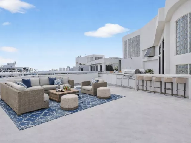 3-bedroom condo for sale in Aventura - 1000 Island Blvd PH9 - MondialRealty
