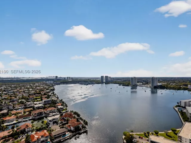 3-bedroom condo for sale in Aventura - 1000 Island Blvd PH9 - MondialRealty