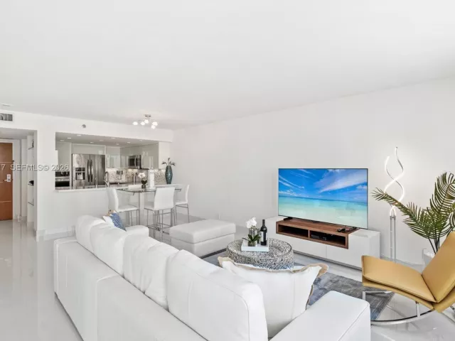 2-bedroom condo for rent in Miami Beach - 400 S Pointe Dr 906 - MondialRealty