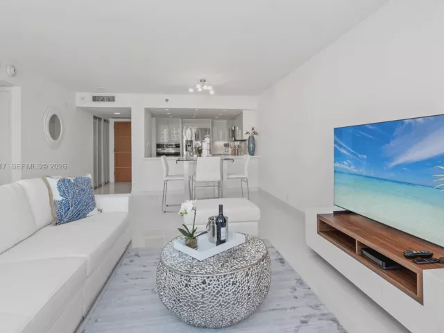 2-bedroom condo for rent in Miami Beach - 400 S Pointe Dr 906 - MondialRealty