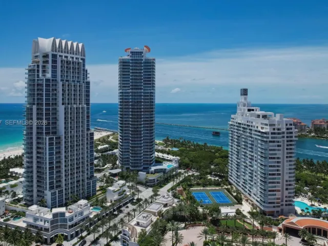 2-bedroom condo for rent in Miami Beach - 400 S Pointe Dr 906 - MondialRealty