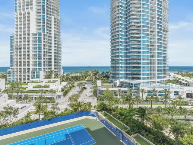 2-bedroom condo for rent in Miami Beach - 400 S Pointe Dr 906 - MondialRealty