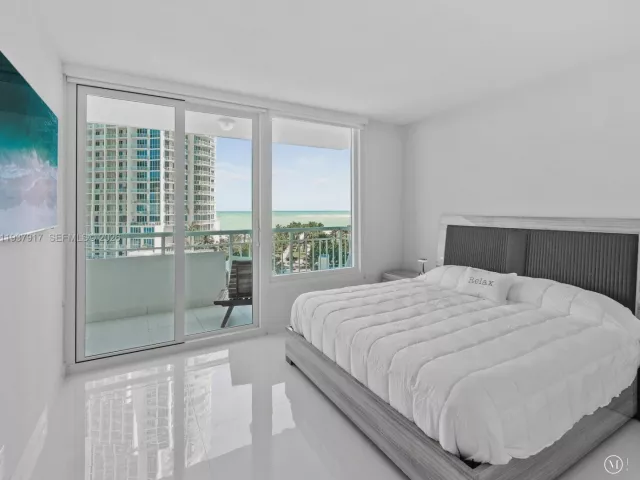 2-bedroom condo for rent in Miami Beach - 400 S Pointe Dr 906 - MondialRealty