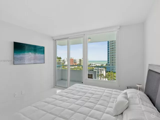2-bedroom condo for rent in Miami Beach - 400 S Pointe Dr 906 - MondialRealty