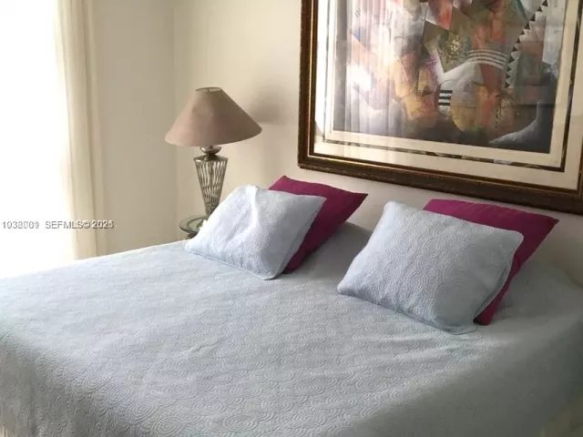 2-bedroom condo for rent in Key Biscayne - 1121 Crandon Blvd F1107 - MondialRealty