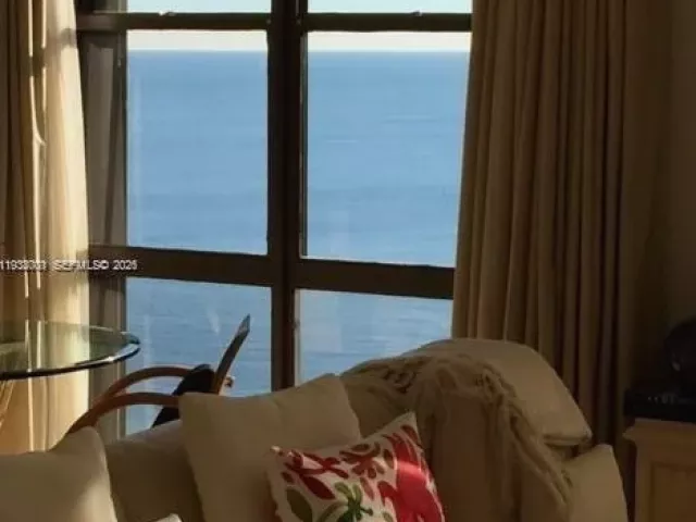 2-bedroom condo for rent in Key Biscayne - 1121 Crandon Blvd F1107 - MondialRealty