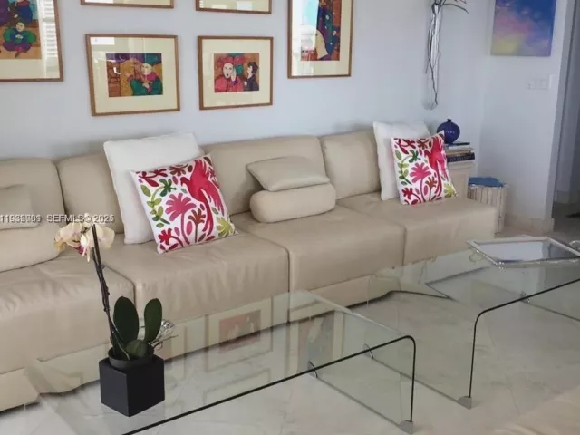 2-bedroom condo for rent in Key Biscayne - 1121 Crandon Blvd F1107 - MondialRealty