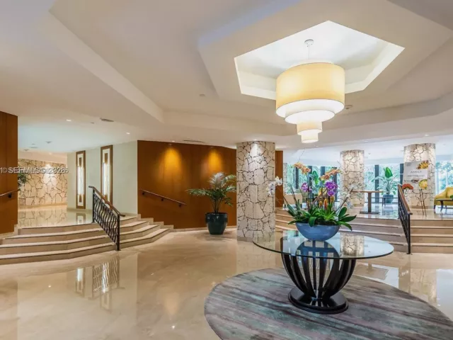 2-bedroom condo for rent in Key Biscayne - 1121 Crandon Blvd F1107 - MondialRealty