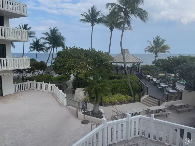 2-bedroom condo for rent in Key Biscayne - 1121 Crandon Blvd F1107 - MondialRealty