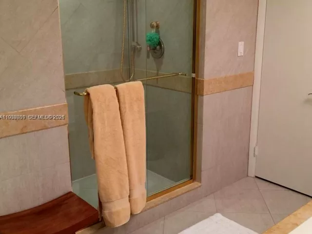 2-bedroom condo for rent in Key Biscayne - 1121 Crandon Blvd F1107 - MondialRealty