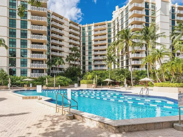2-bedroom condo for rent in Key Biscayne - 1121 Crandon Blvd F1107 - MondialRealty