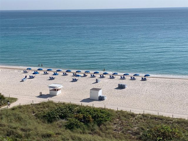 2-bedroom condo for rent in Miami Beach - 6039 Collins Ave 1434 - MondialRealty