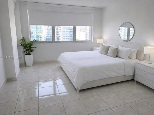 2-bedroom condo for rent in Miami Beach - 6039 Collins Ave 1434 - MondialRealty