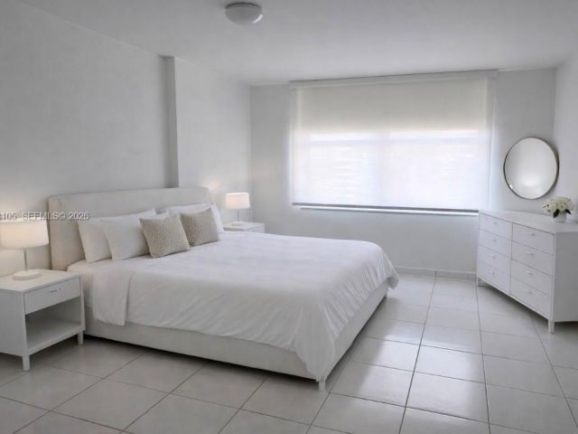 2-bedroom condo for rent in Miami Beach - 6039 Collins Ave 1434 - MondialRealty