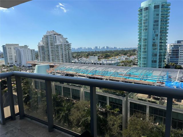 2-bedroom condo for rent in Miami Beach - 6039 Collins Ave 1434 - MondialRealty