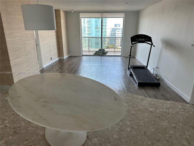 2-bedroom condo for rent in Miami Beach - 6039 Collins Ave 1434 - MondialRealty